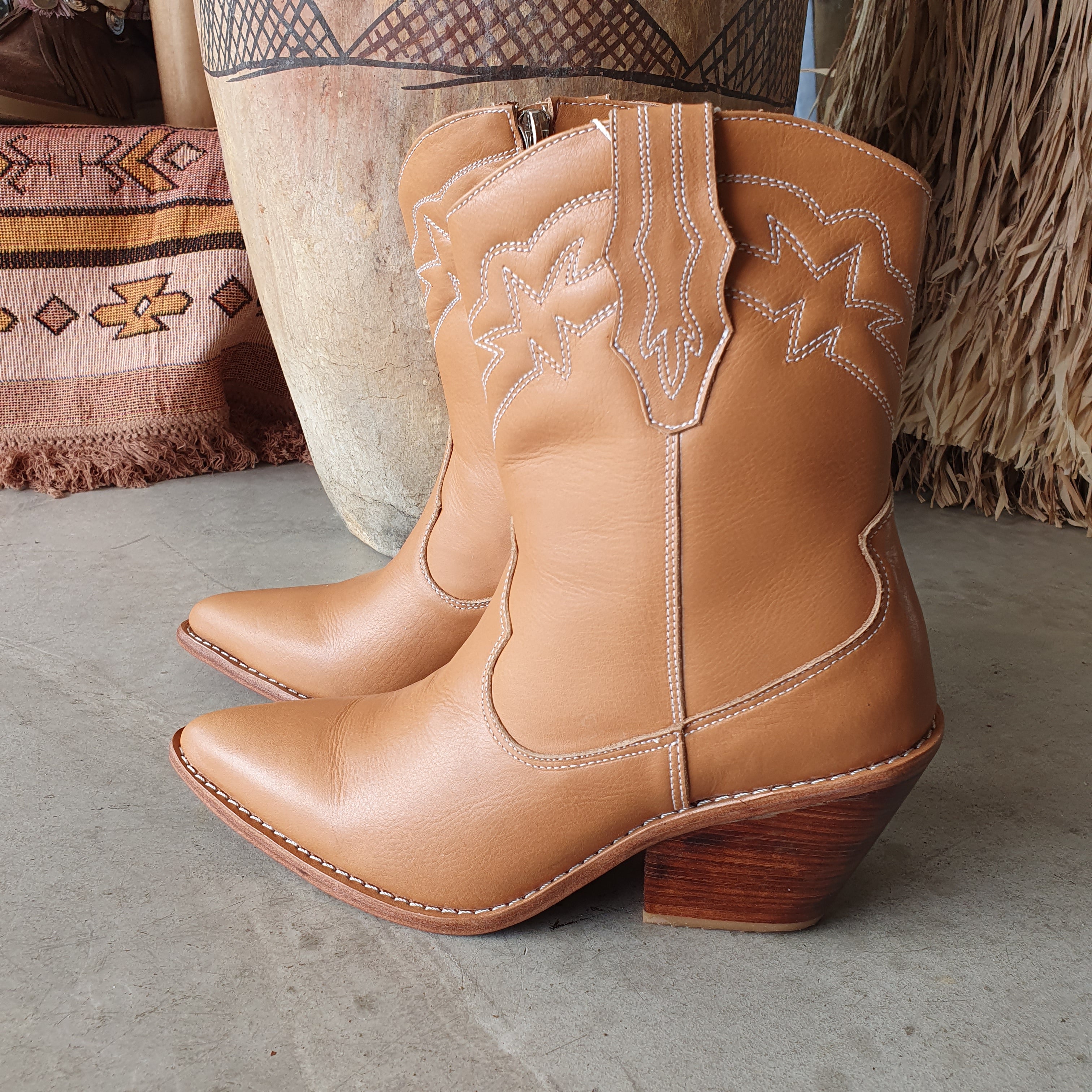 Side profile womens boots 