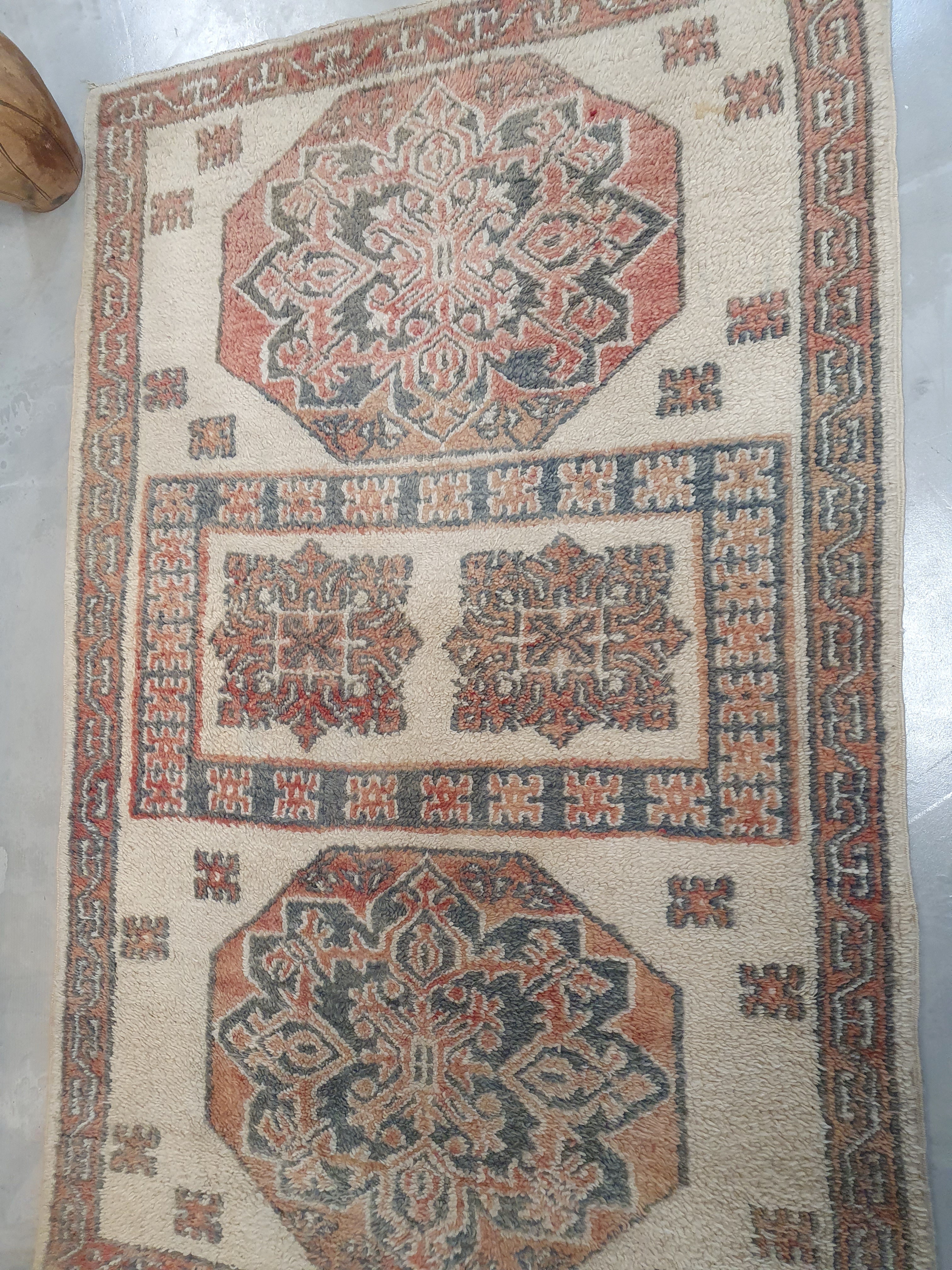 Small-medium vintage moroccan boujaad rug